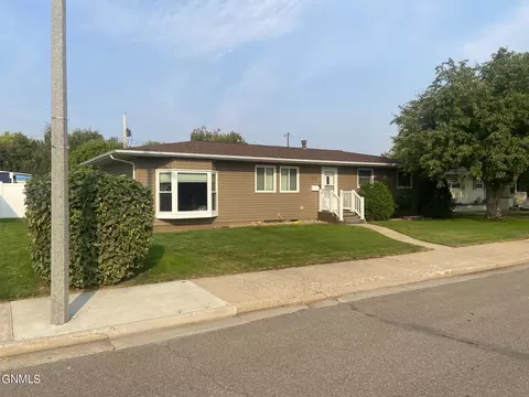 1217 8th Ave W, Williston, ND 58801 photo 2