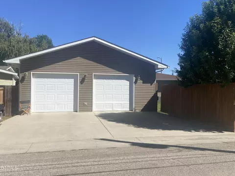 1217 8th Ave W, Williston, ND 58801 photo 4