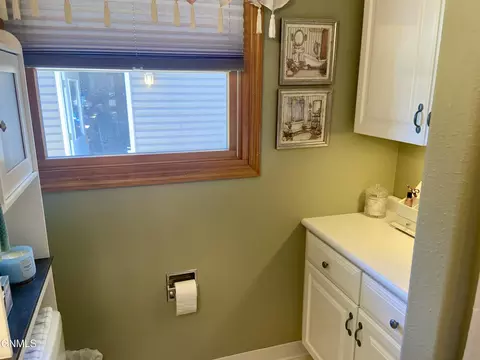 1217 8th Ave W, Williston, ND 58801 photo 29