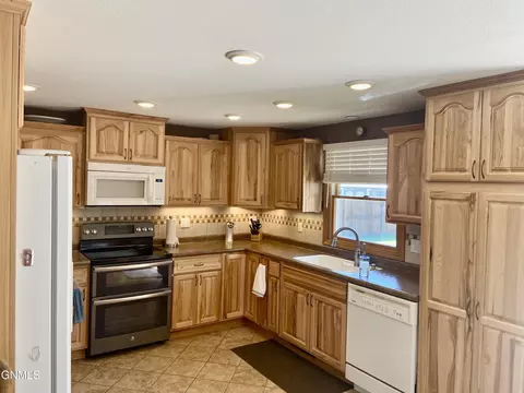1217 8th Ave W, Williston, ND 58801 photo 17