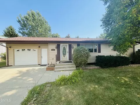 403 9th St N, New Salem, ND 58563