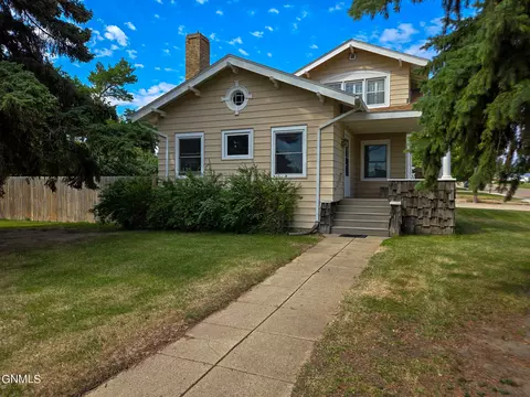 104 3rd Ave W, Ray, ND 58849