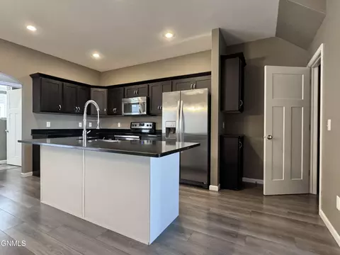 3210 Jericho Rd, Bismarck, ND 58503 photo 4