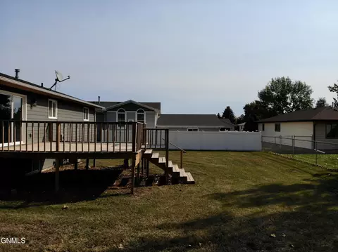 Exterior - 115 5th Ave E, Ray, ND 58849 photo 2 of 3
