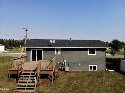 Exterior - 115 5th Ave E, Ray, ND 58849 photo 3 of 3