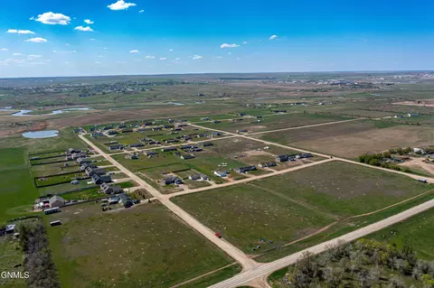 5491 Matthew Ave, Williston, ND 58801 photo 2