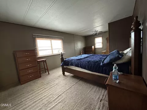 307 3rd St SE, Marmarth, ND 58643 photo 9