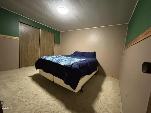 307 3rd St SE, Marmarth, ND 58643 photo 7