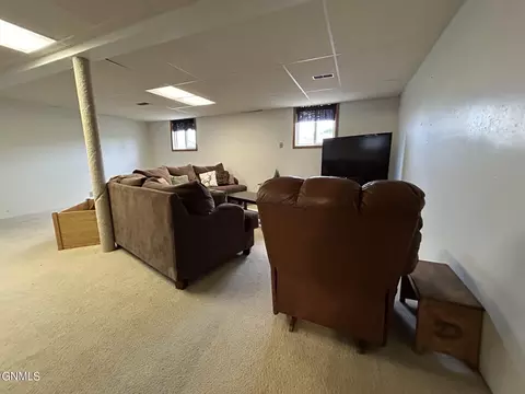 307 3rd St SE, Marmarth, ND 58643 photo 11