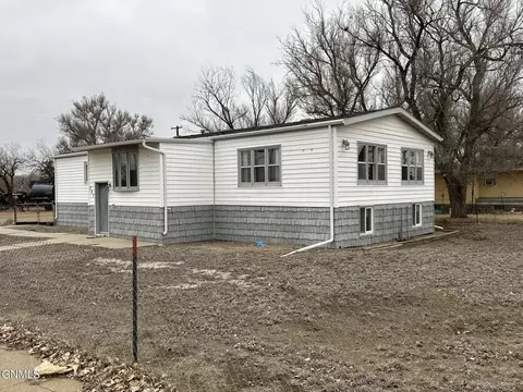 307 3rd St SE, Marmarth, ND 58643 photo 2