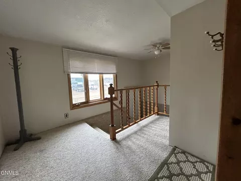 307 3rd St SE, Marmarth, ND 58643 photo 5