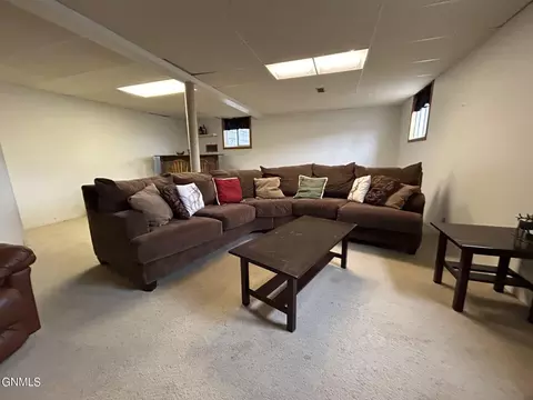 307 3rd St SE, Marmarth, ND 58643 photo 10
