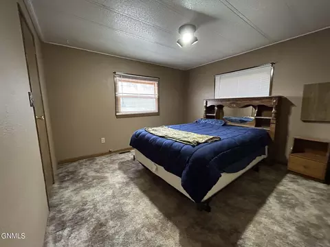 307 3rd St SE, Marmarth, ND 58643 photo 8