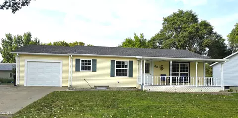 68 Benteen Dr, Lincoln, ND 58504