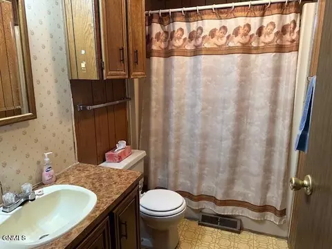 511 Nottingham Dr, Bismarck, ND 58504 photo 9