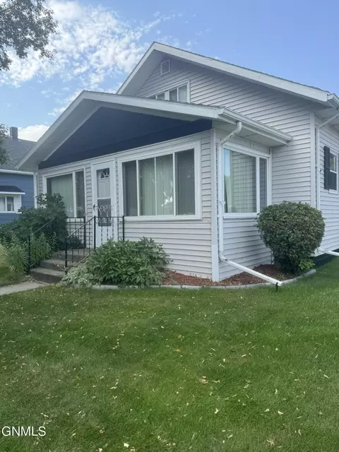212 2nd St N, Wilton, ND 58579