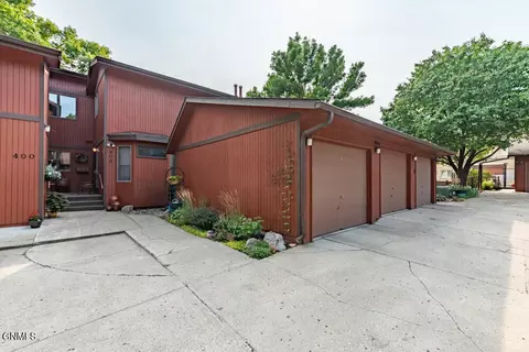 402 1st St, Bismarck, ND 58501