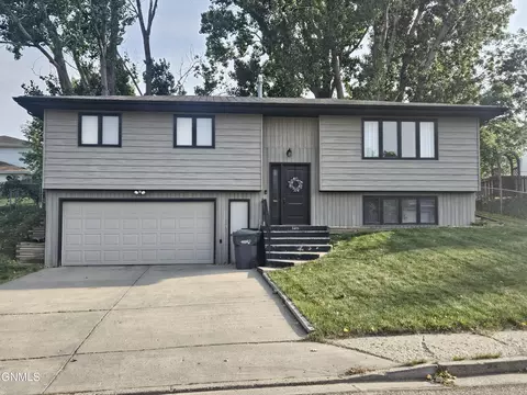 1409 16th St SE, Mandan, ND 58554