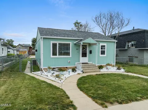 508 6th Ave W, Williston, ND 58801 photo 2