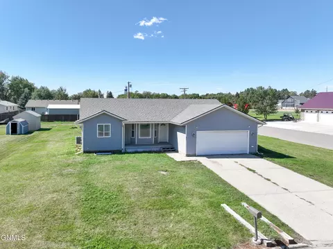 421 View St, Ray, ND 58849