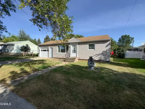 222 4th St NW, Tioga, ND 58852