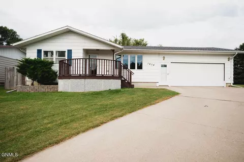 1404 7th Ave SW, Jamestown, ND 58401