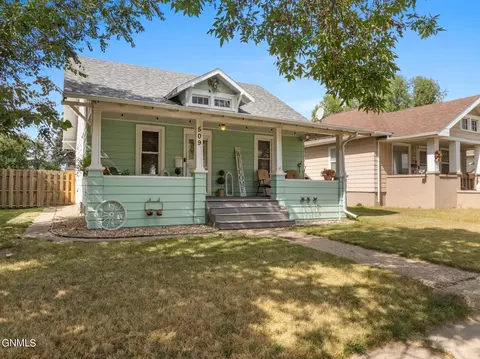 509 2nd Ave W, Williston, ND 58801