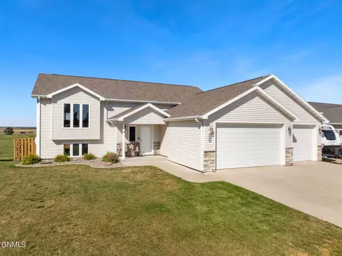 1601 28th St NW, Minot, ND 58703