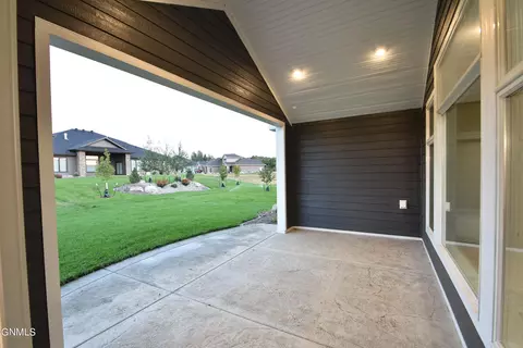 1710 Community Lp, Bismarck, ND 58503 photo 14