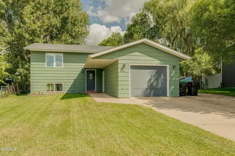 38 Benteen Dr, Lincoln, ND 58504