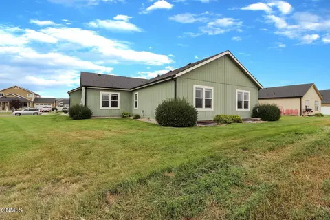 614 40th St E, Williston, ND 58801 photo 5