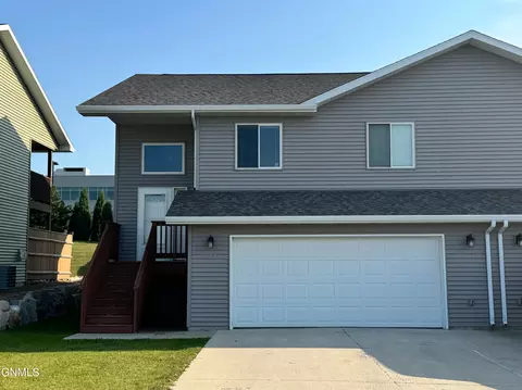 927 Bremner Ave, Bismarck, ND 58503
