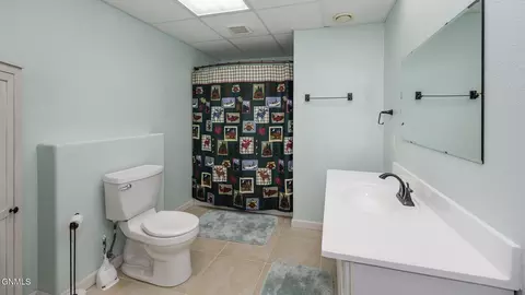 Bath - 5141 Flatrock Loop, Bismarck, ND 58503 photo 3 of 4