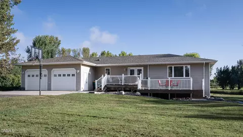 Exterior - 5141 Flatrock Loop, Bismarck, ND 58503 photo 3 of 10