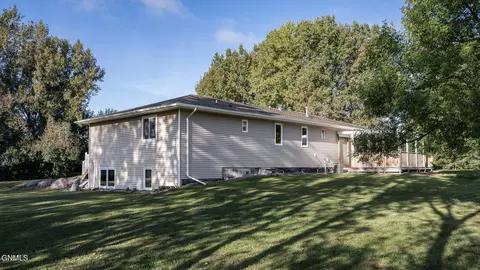 Exterior - 5141 Flatrock Loop, Bismarck, ND 58503 photo 4 of 10
