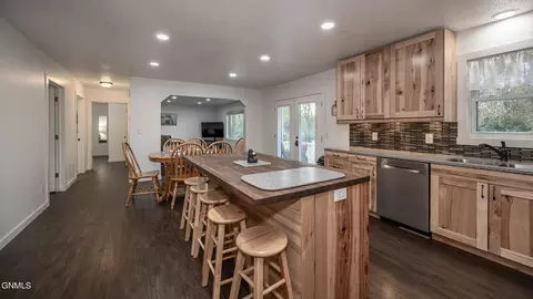 Kitchen - 5141 Flatrock Loop, Bismarck, ND 58503 photo 4 of 5