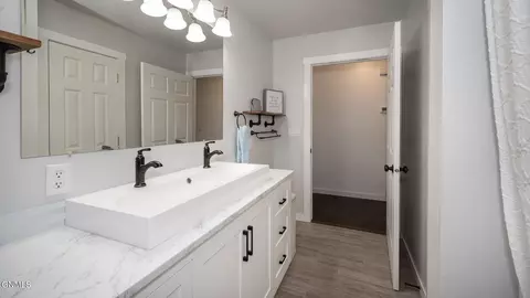 Bath - 5141 Flatrock Loop, Bismarck, ND 58503 photo 2 of 4