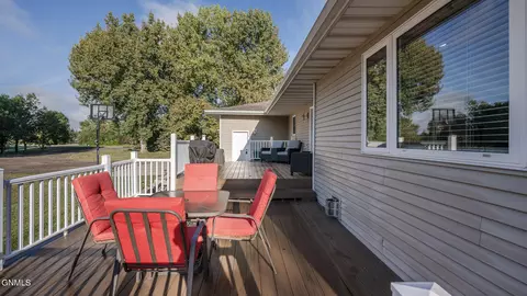 Exterior - 5141 Flatrock Loop, Bismarck, ND 58503 photo 8 of 10