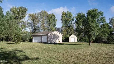 Exterior - 5141 Flatrock Loop, Bismarck, ND 58503 photo 5 of 10