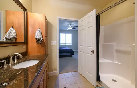 Bath - 5612 Calvert Dr, Bismarck, ND 58503 photo 3 of 3