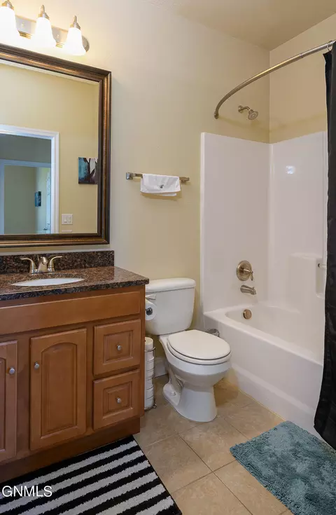 Bath - 5612 Calvert Dr, Bismarck, ND 58503 photo 1 of 3