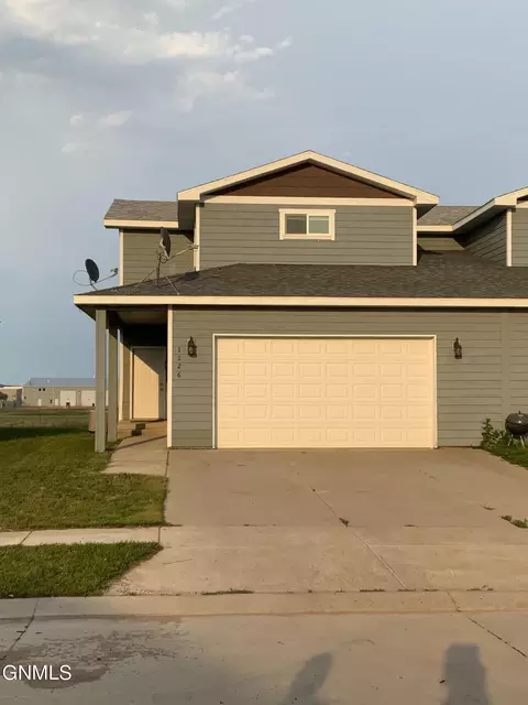 1126 9th St SW, Watford City, ND 58854
