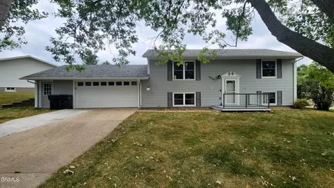 4904 Roughrider Cir W, Mandan, ND 58554