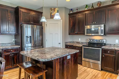 2721 E Calgary Ave, Bismarck, ND 58503 photo 18