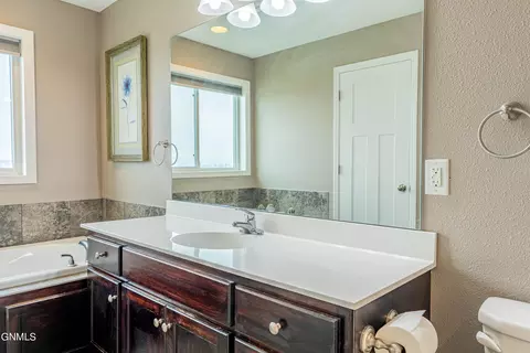 2721 E Calgary Ave, Bismarck, ND 58503 photo 26