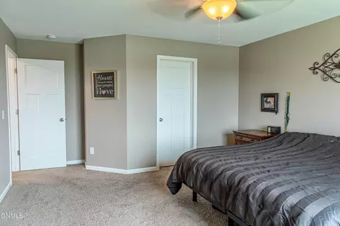 2721 E Calgary Ave, Bismarck, ND 58503 photo 24