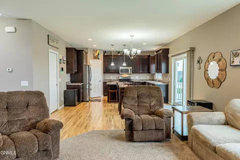 2721 E Calgary Ave, Bismarck, ND 58503 photo 13