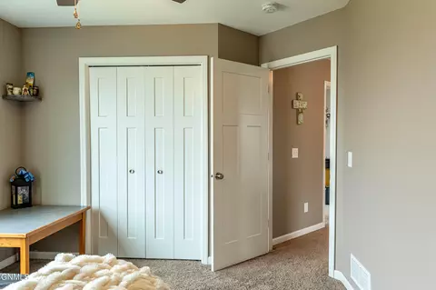 2721 E Calgary Ave, Bismarck, ND 58503 photo 32