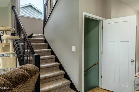 2721 E Calgary Ave, Bismarck, ND 58503 photo 9