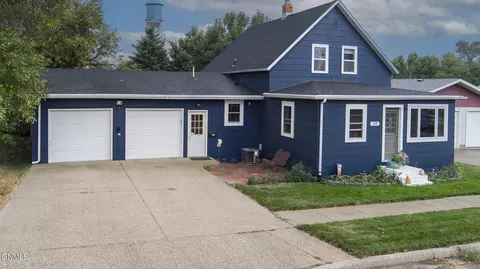117 4th St NW, Beulah, ND 58523